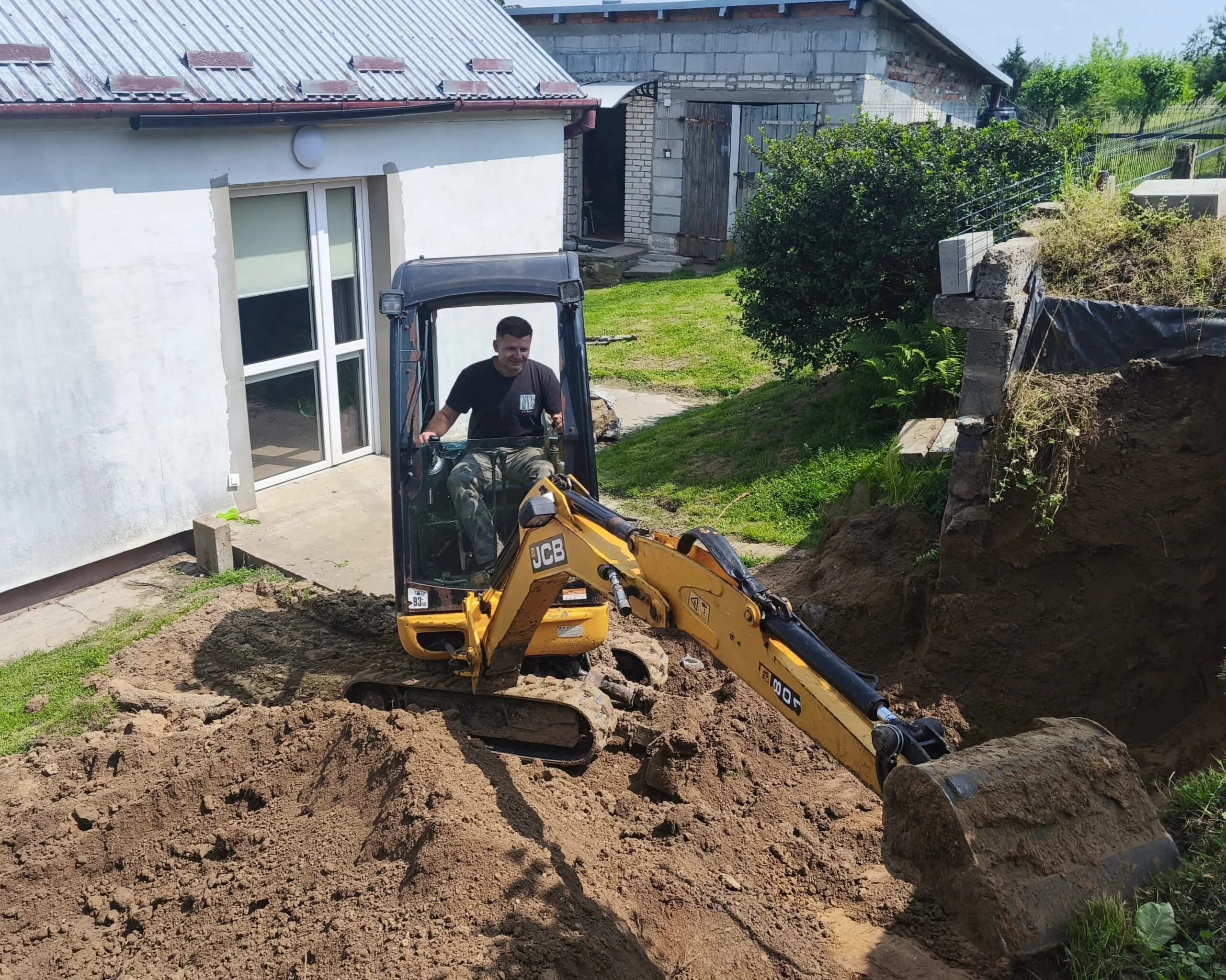 Wynajem koparki z doświadczonym operatorem – Tarnobrzeg, Sandomierz.